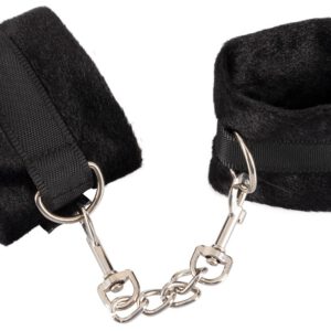 Handfesseln aus Plüsch